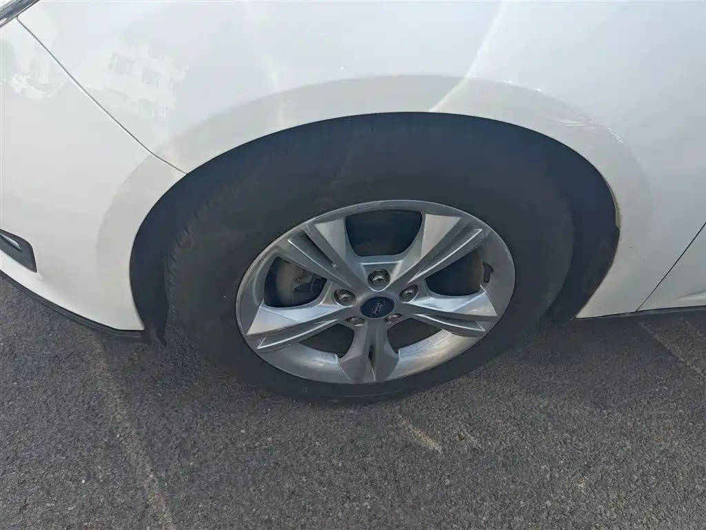 Фото 23 - Ford Focus