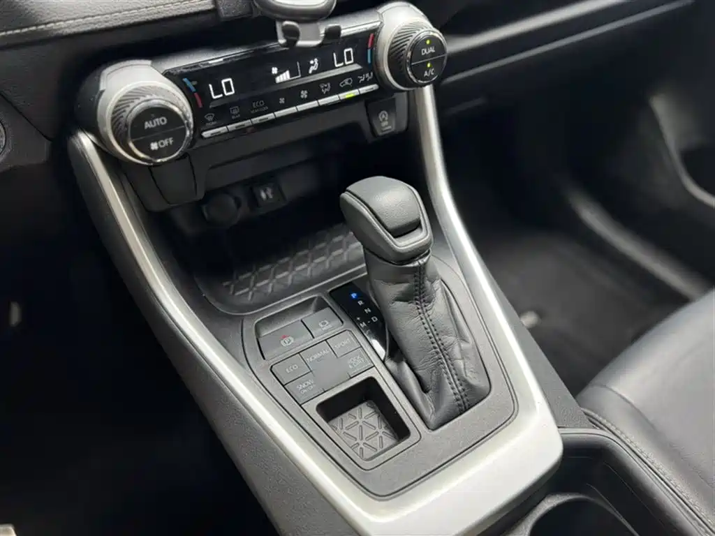 Toyota Wildlander 2020 2.0L CVT AWD Luxury Edition фото 10