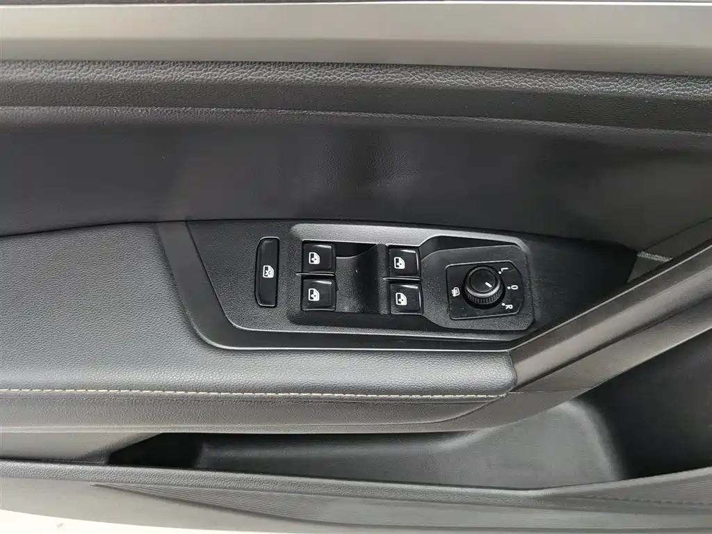 Volkswagen Lavida 2021 1.5L Manual Comfort Edition фото 9