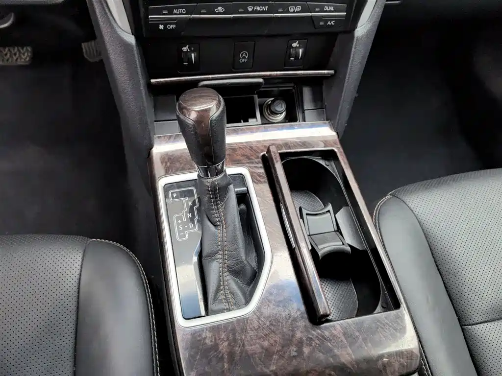 Toyota Camry 2016 2.0G 10th Anniversary Leading Edition фото 13