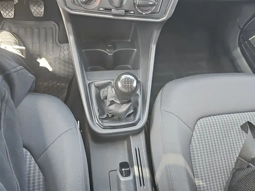 Volkswagen Santana 2016 1.6L Manual Trend Edition фото 14