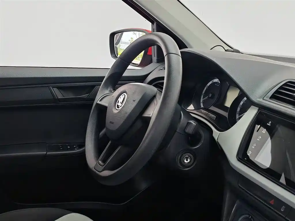 Škoda Fabia 2017 1.4L Auto Car Enjoy Edition фото 22