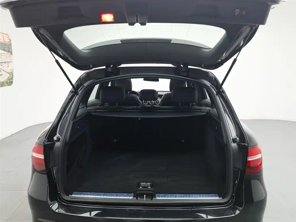 Mercedes-Benz GLC 2018 Facelift GLC 260 4MATIC Luxury фото 16