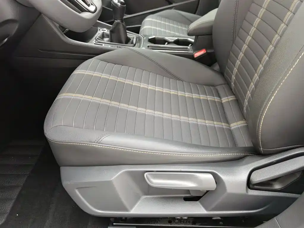 Volkswagen Lavida 2021 1.5L Manual Comfort Edition фото 20
