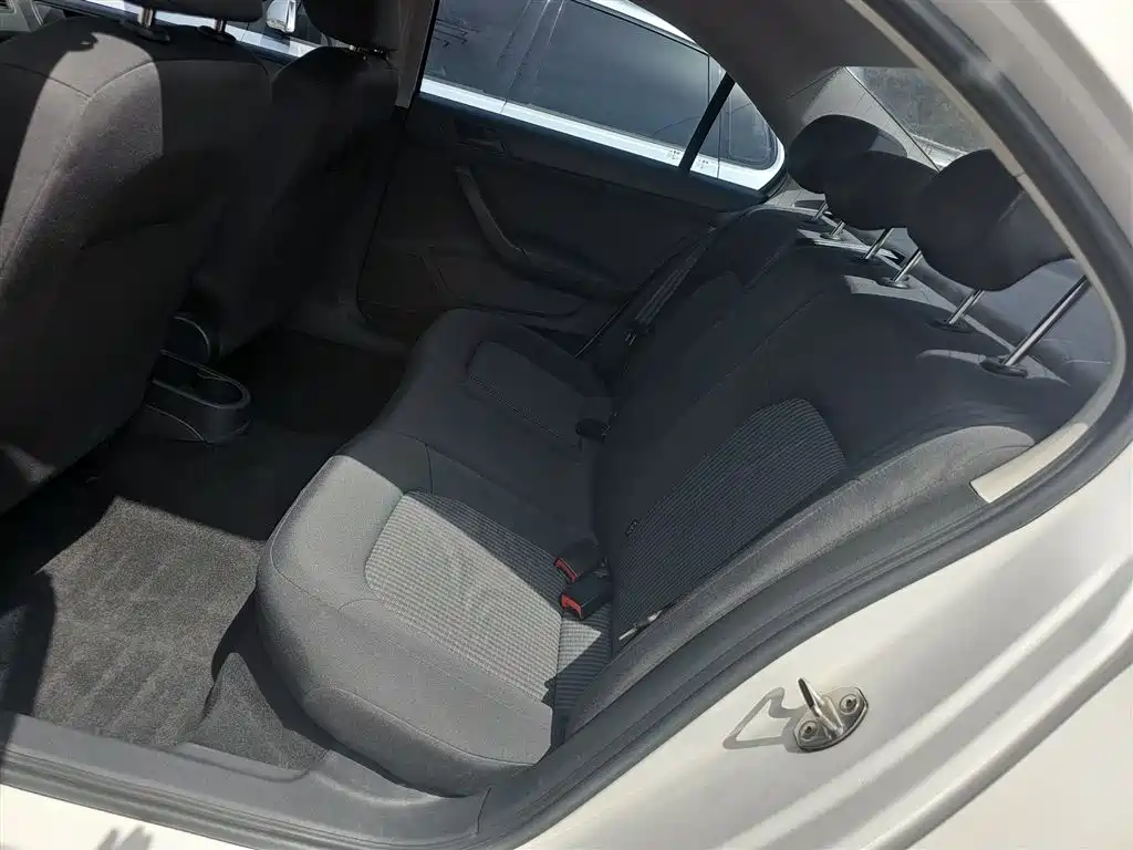 Volkswagen Santana 2016 1.6L Manual Trend Edition фото 17