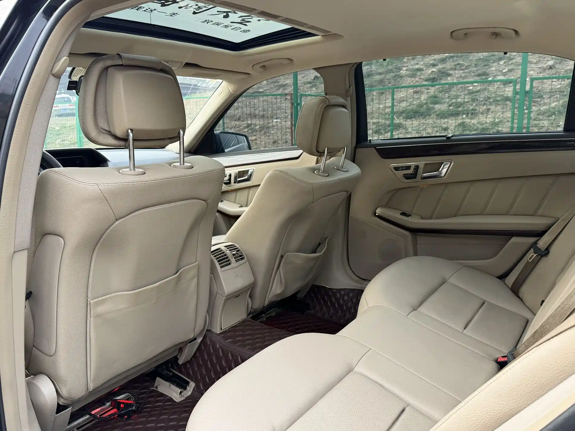 صورة 6 - Mercedes-Benz E-Class