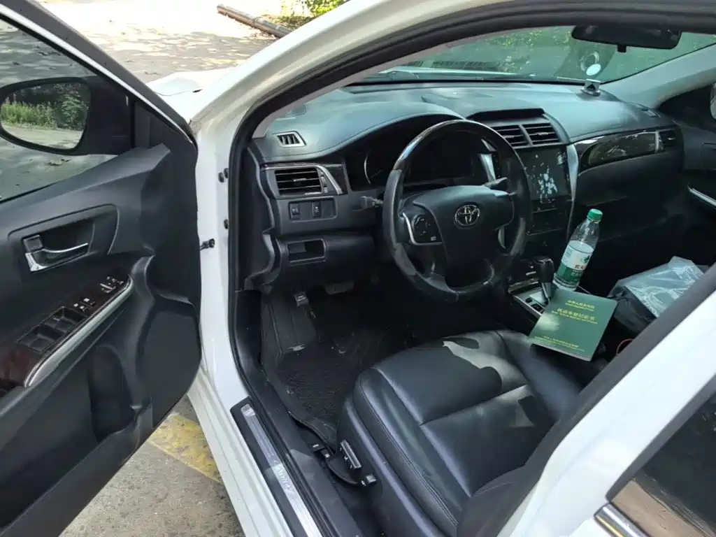 Toyota Camry 2016 2015 2.0G Leading Edition