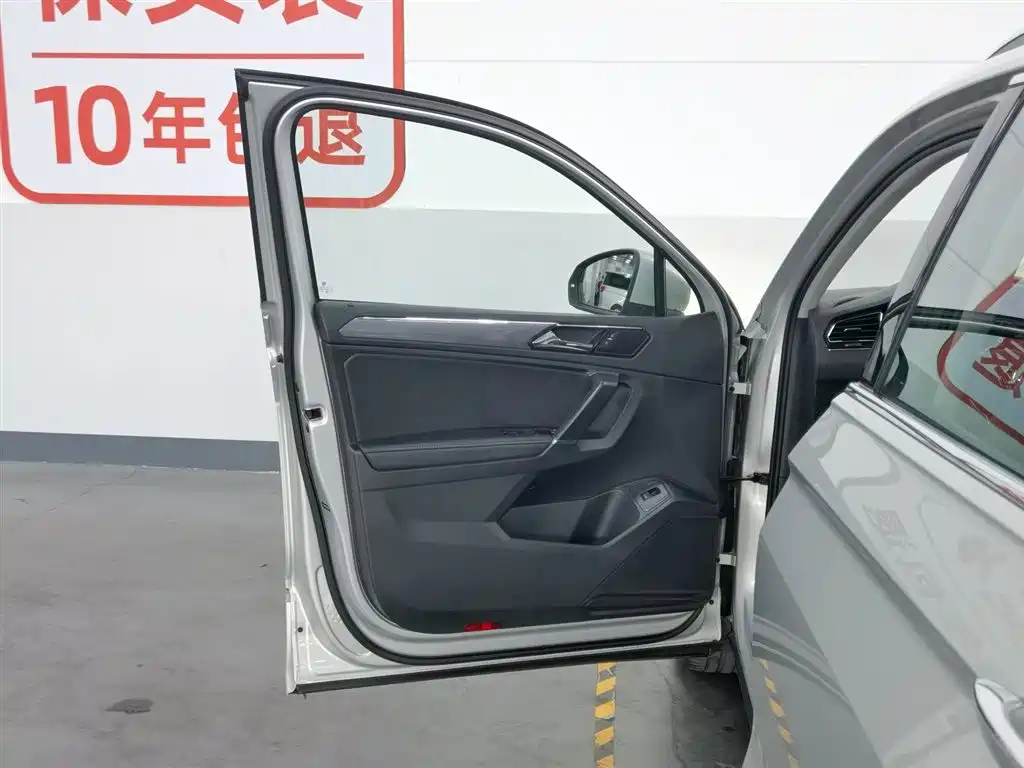 Volkswagen Tiguan L 2020 330TSI Auto 2WD R-Line Flagship China VI фото 8
