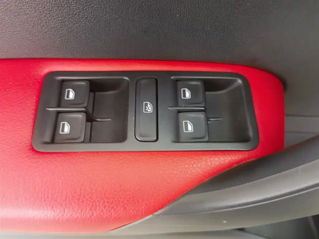 Volkswagen Polo 2018 1.5L Manual Safe Drive фото 9