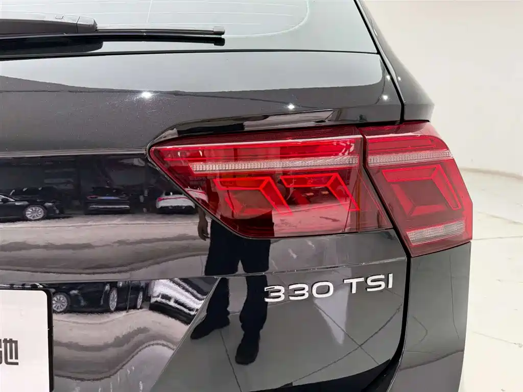 Volkswagen Tiguan L 2024 330TSI Automatic 2WD R-Line Premium Enjoyment Edition фото 10