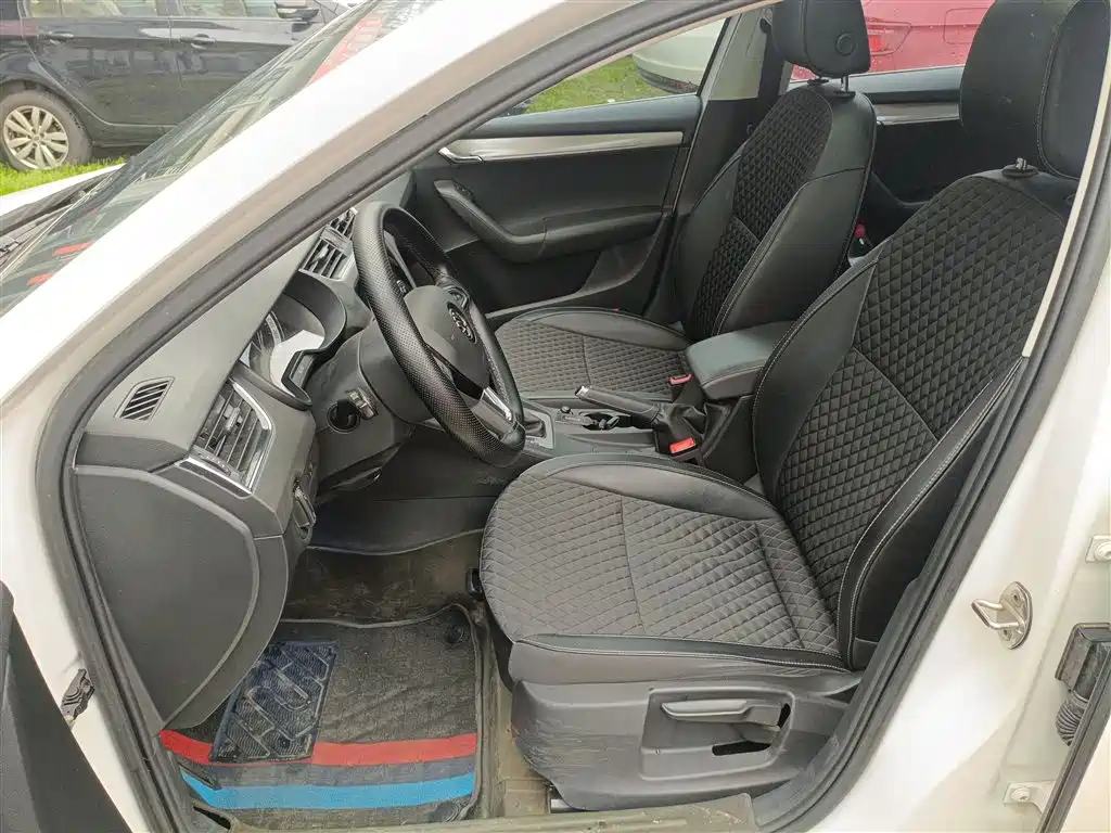 Škoda Octavia 2020 TSI230 DSG Smart Luxury Edition фото 15