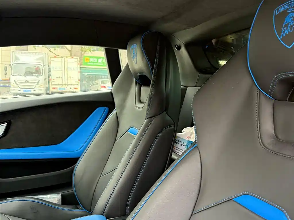 LAMBORGHINI HURACÁN
