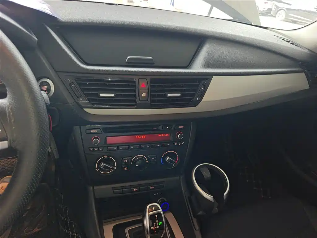 BMW X1 2014 sDrive18i Fashion Edition фото 13