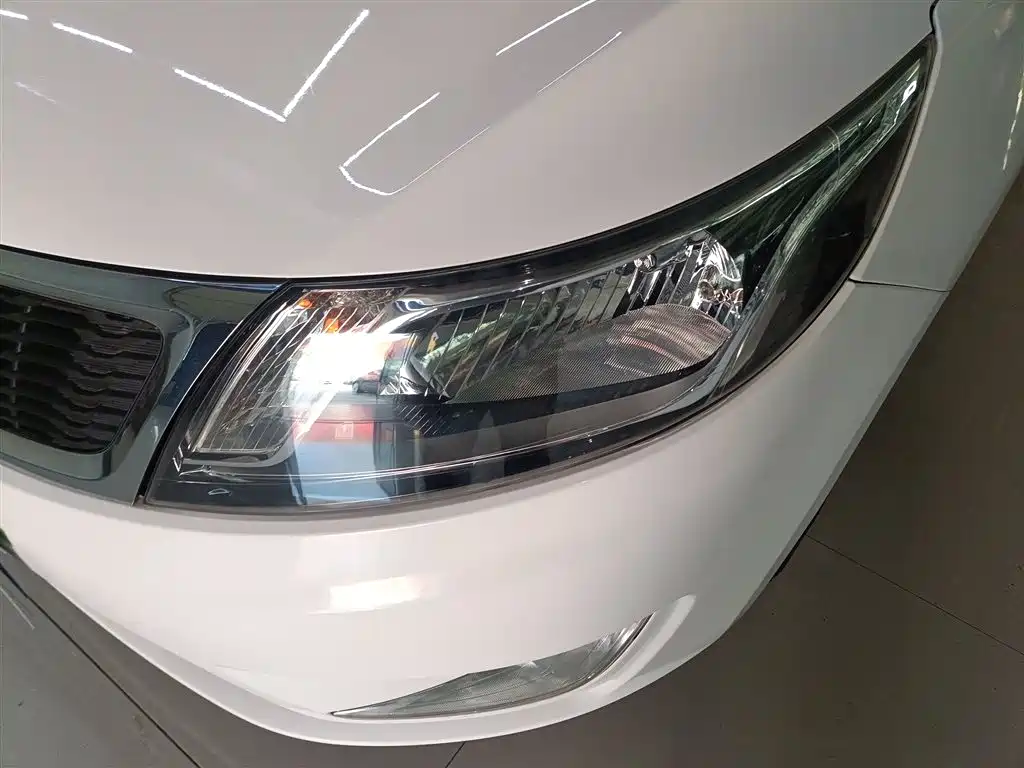 Kia K2 2012 Sedan 1.4L AT GLS Commemorative Edition фото 24