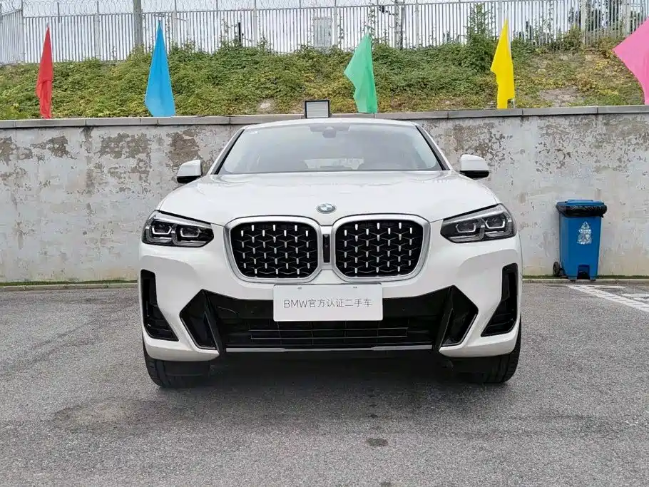 2025 BMW X4