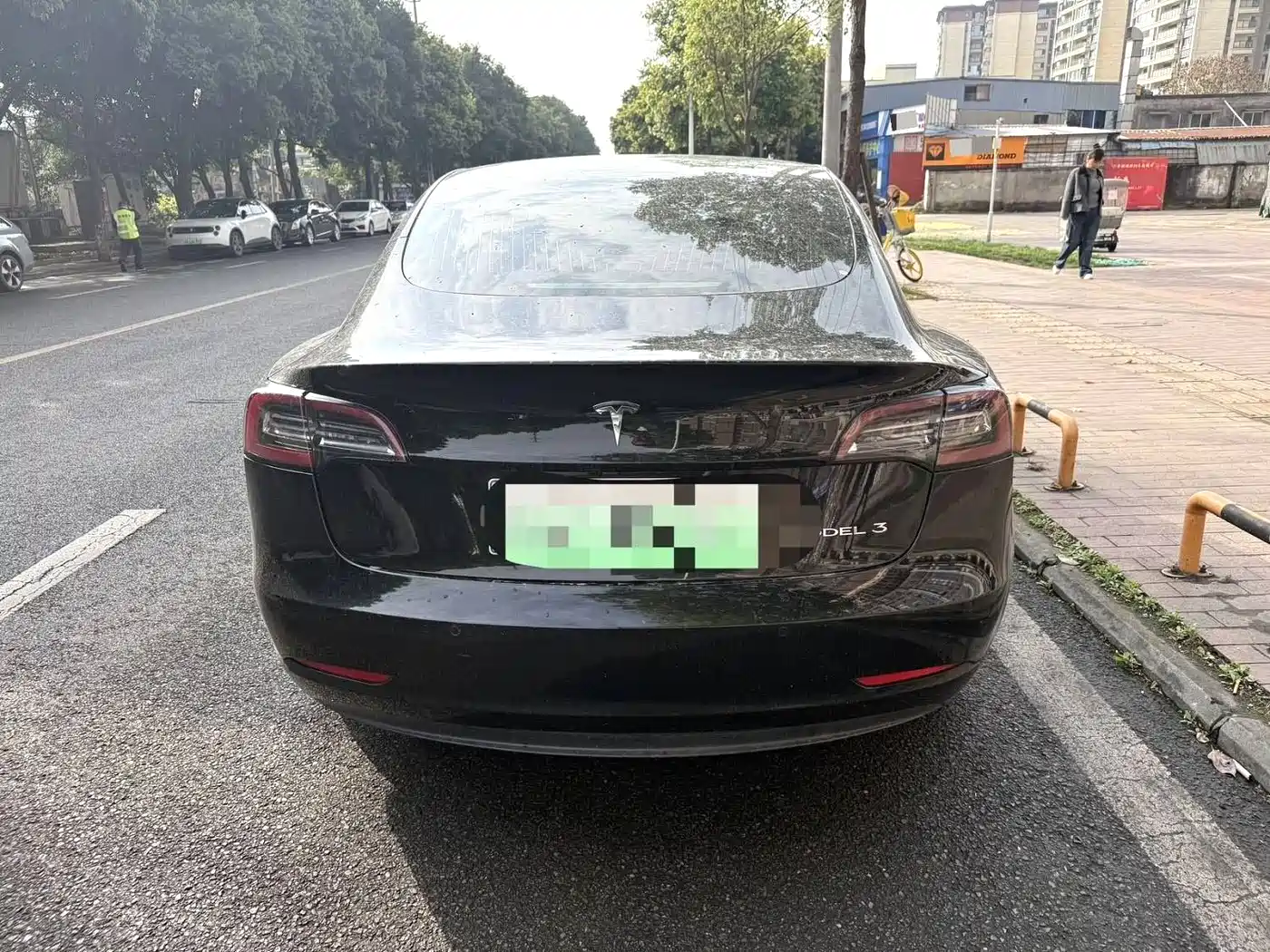 TESLA MODEL 3