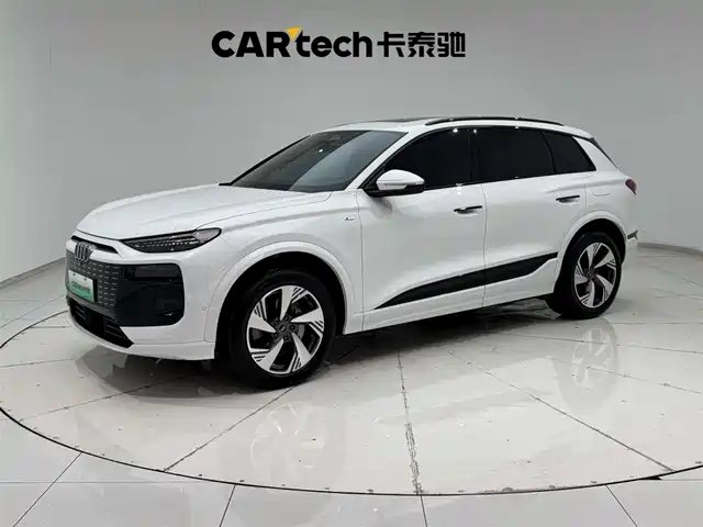 AUDI Q6L E TRON
