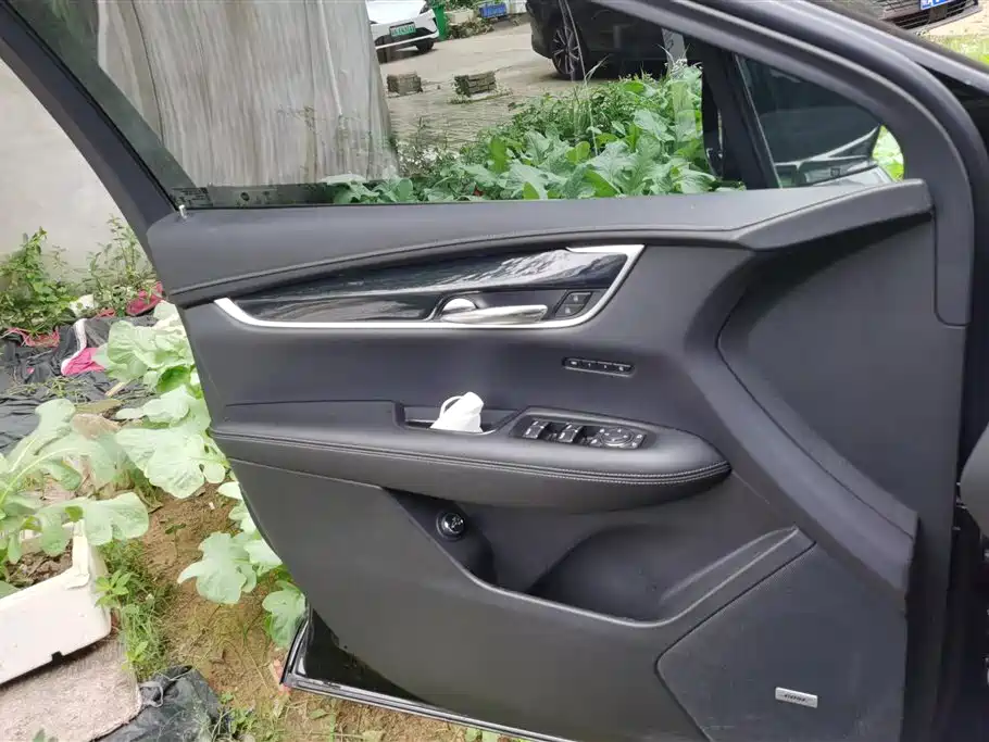 Cadillac XT5 2023 2.0T 2WD Fashion Edition фото 7