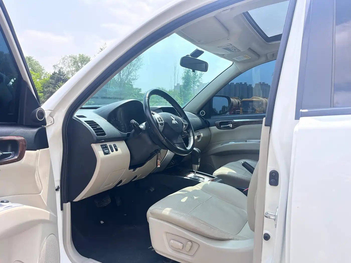 Mitsubishi Pajero Sport 2013 3.0L Automatic 2WD Luxury фото 4