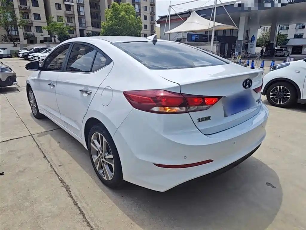 Hyundai Elantra 2016 Model 1.6L Automatic Smart Elite фото 5