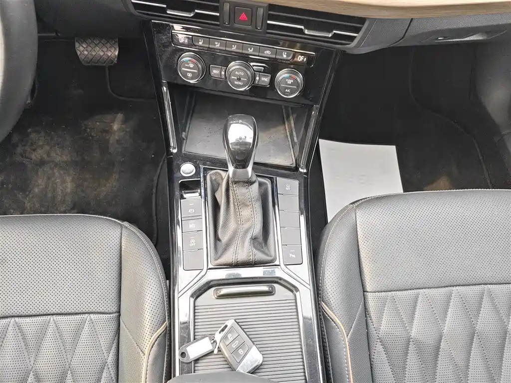 Volkswagen Passat 2019 330TSI Luxury Edition China VI фото 14