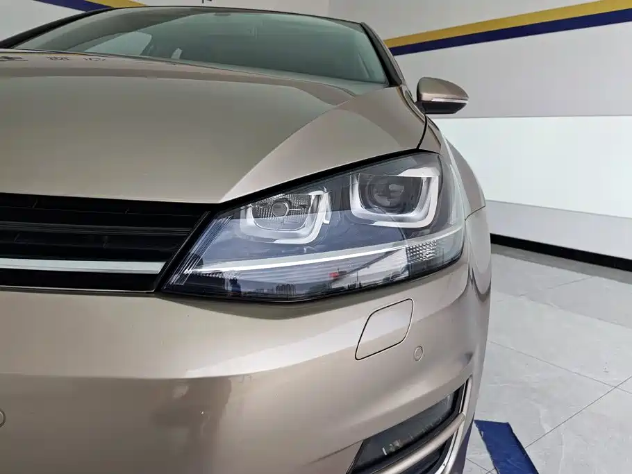 Фото 5 - Volkswagen Golf