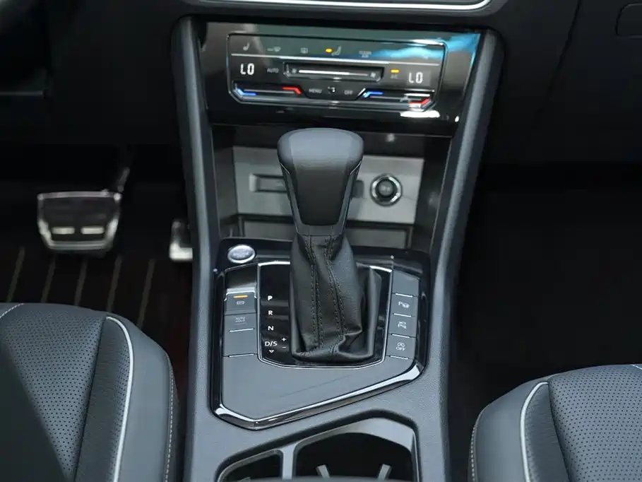 Volkswagen Tiguan L 2023 Facelift 330TSI Auto FWD R-Line Premium фото 7