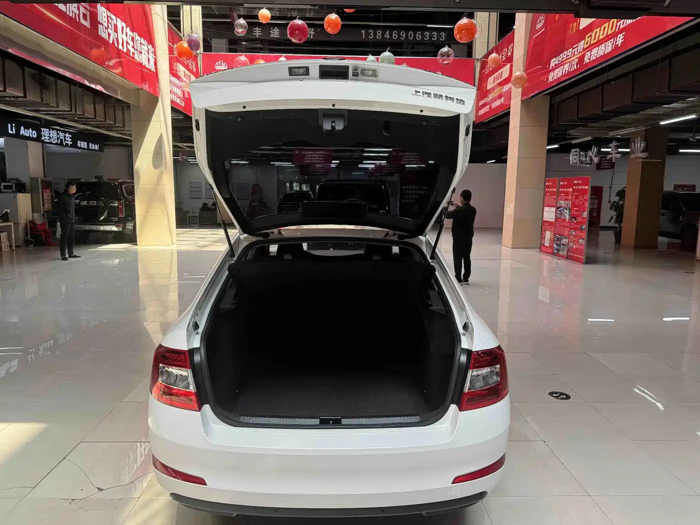 Škoda Octavia 2017 1.6L Automatic Pioneer Edition фото 9