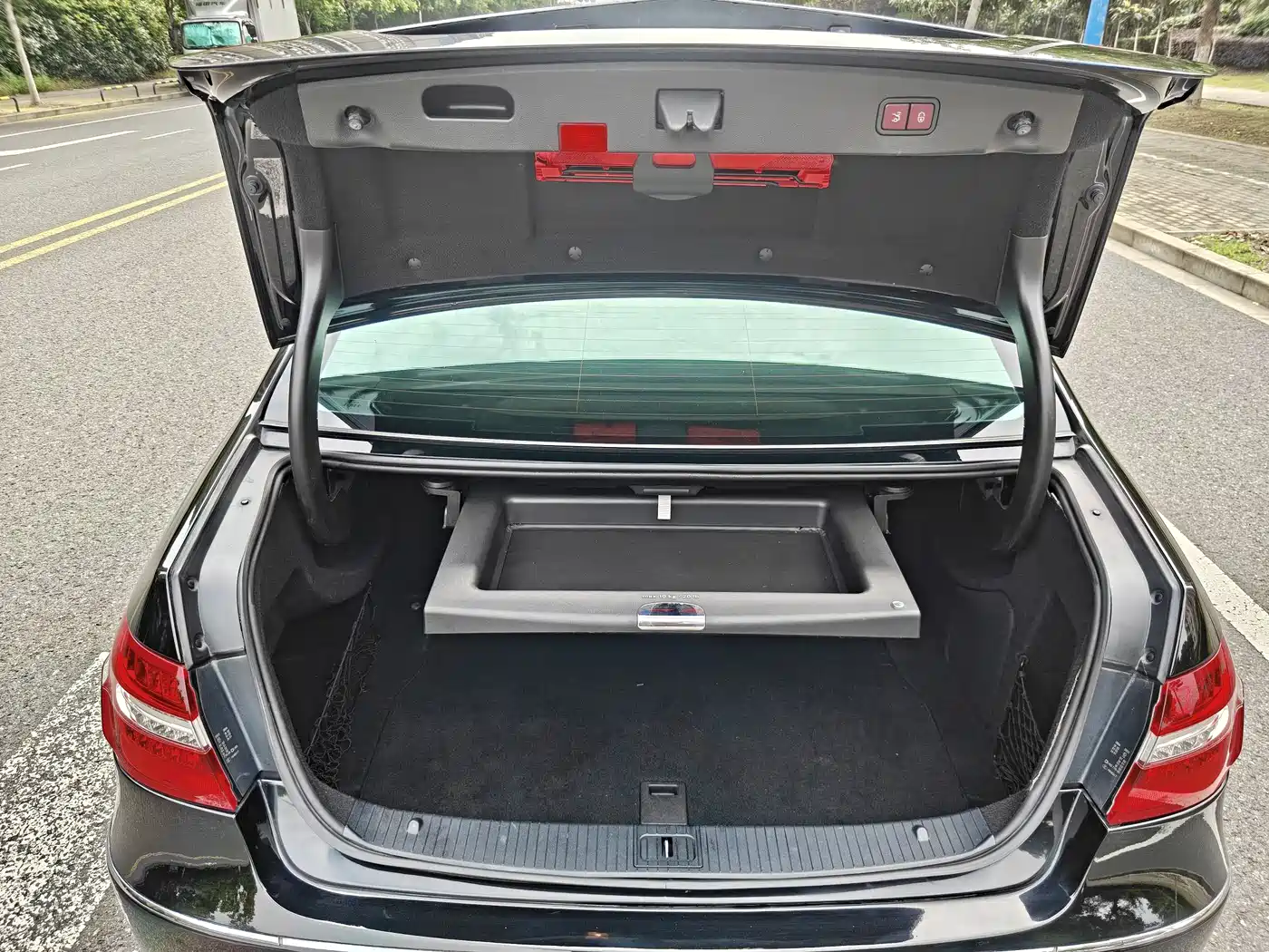 Mercedes-Benz E-Class (Import) 2010 Model E 300 Elegance Luxury Edition фото 14