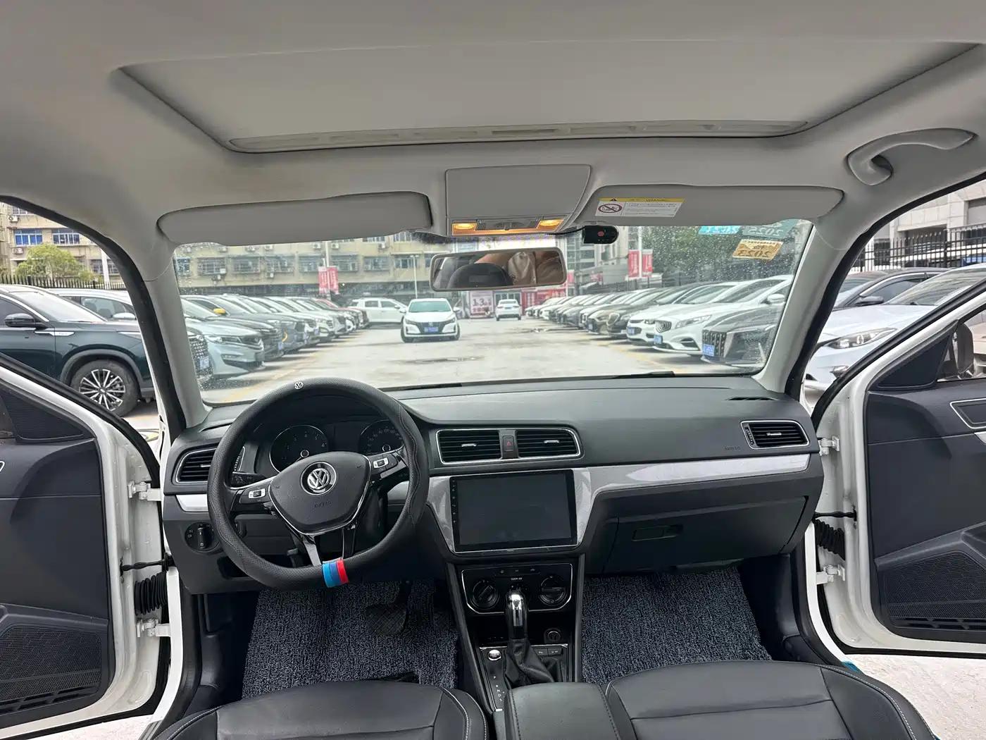 Volkswagen Lavida 2017 1.6L Automatic Comfort Edition фото 11