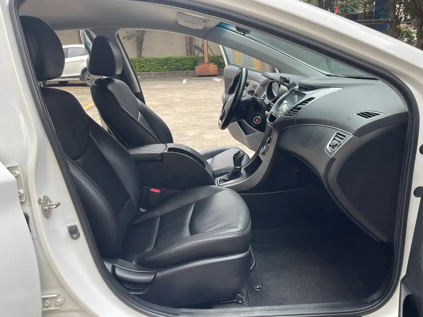 Hyundai Langdong 2016 1.6L Automatic Smart Edition фото 11