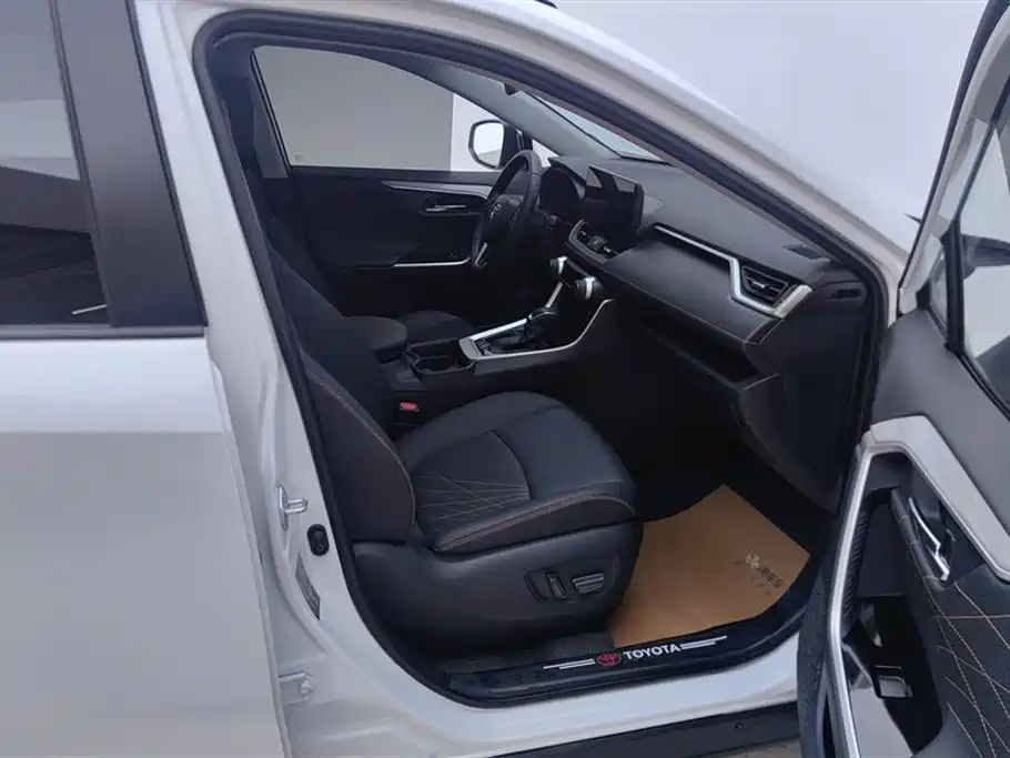 Toyota RAV4 Rongfang 2024 2.0L CVT FWD Style Plus Edition фото 8