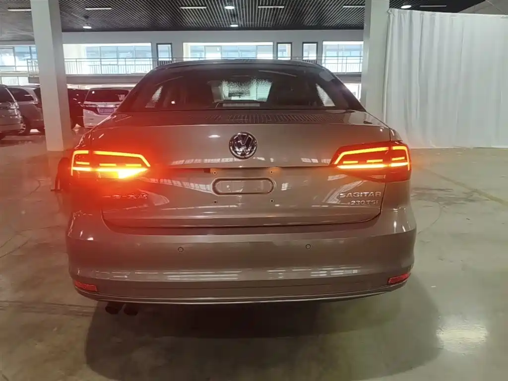 Volkswagen Sagitar 2017 230TSI Automatic Comfort фото 6