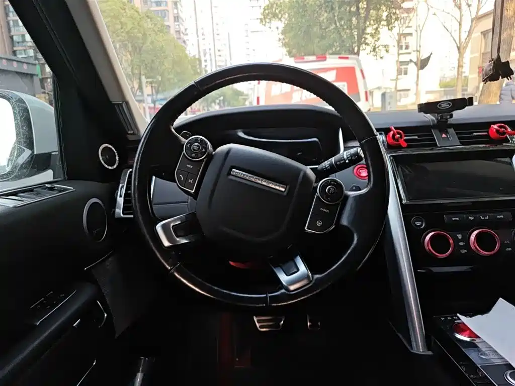 Land Rover Discovery 2018 3.0 SC V6 HSE фото 3