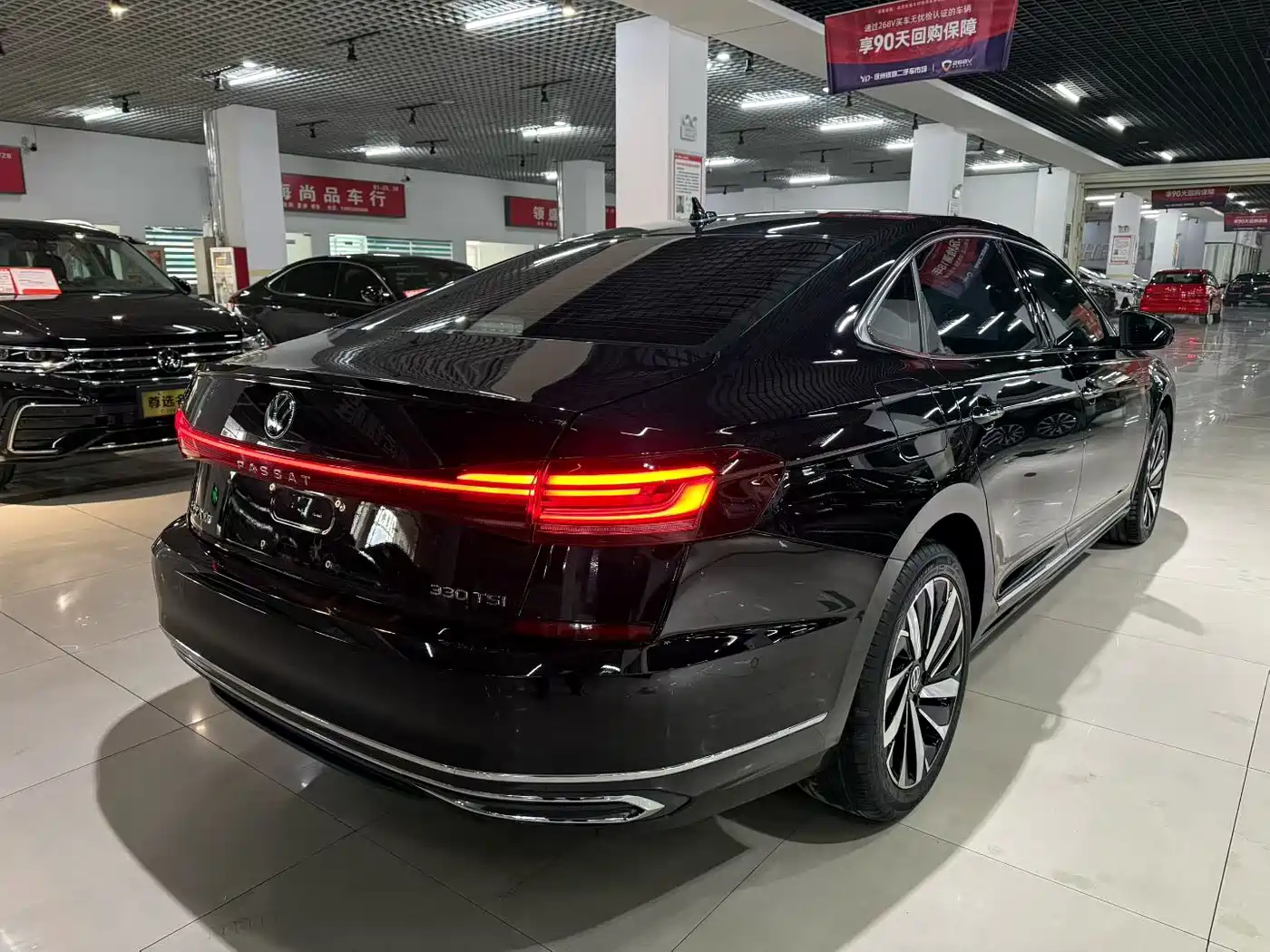 Volkswagen Passat 2023 330TSI Luxury Edition фото 7