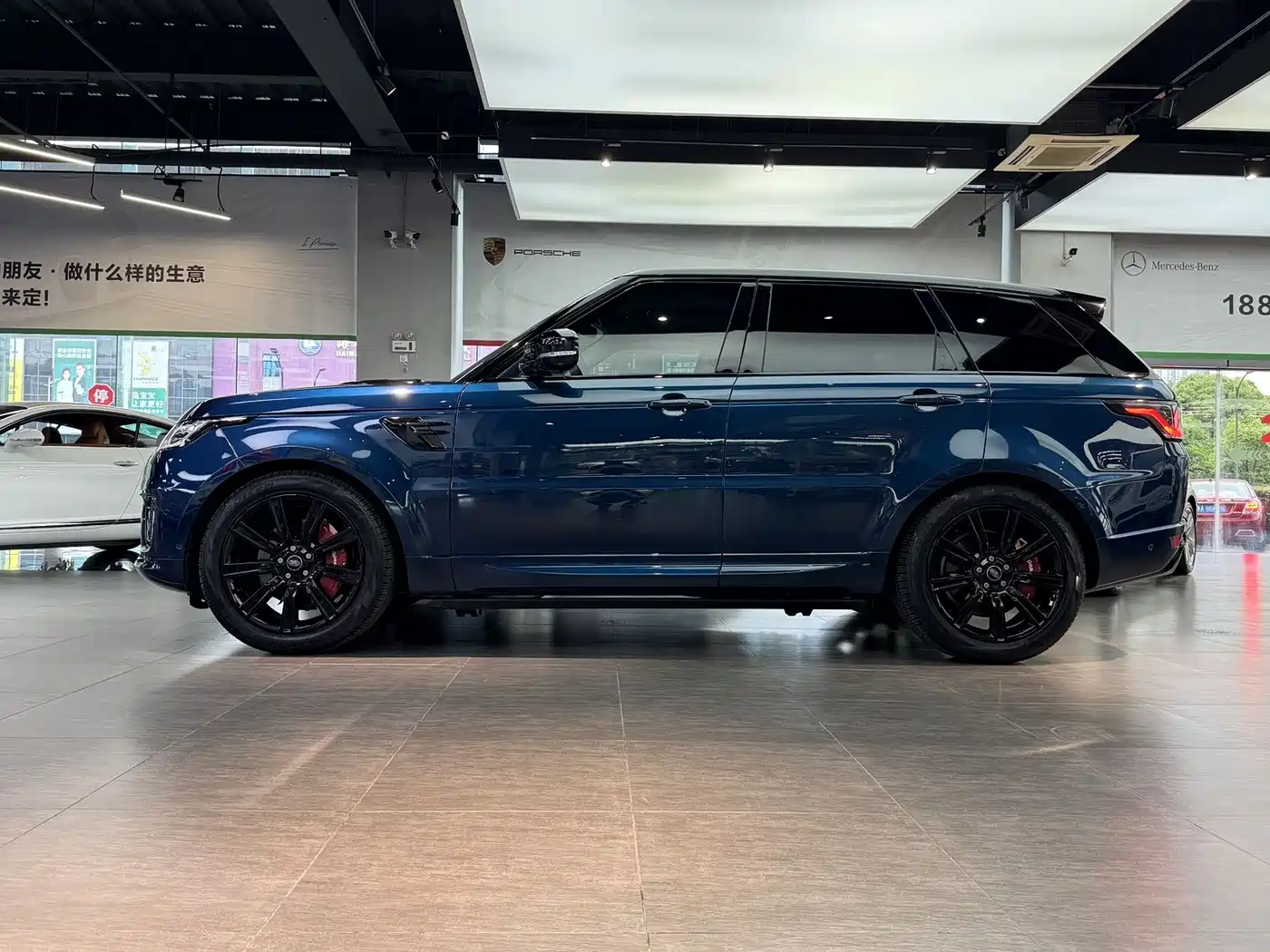 Land Rover Range Rover Sport 2022 3.0 L6 Indigo Flowing Light Edition фото 21