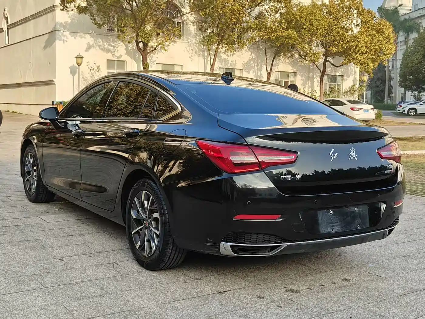 Hongqi H5 2022 Model Classic Edition 1.5T DCT Flag Joy Edition фото 7