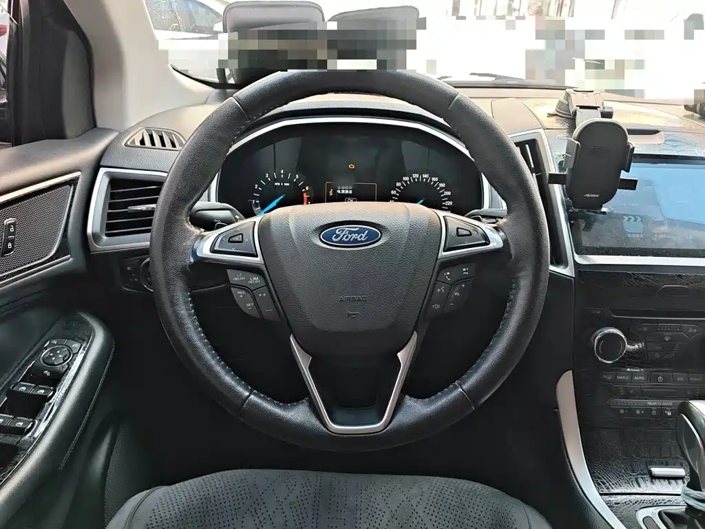 Фото 11 - Ford Edge