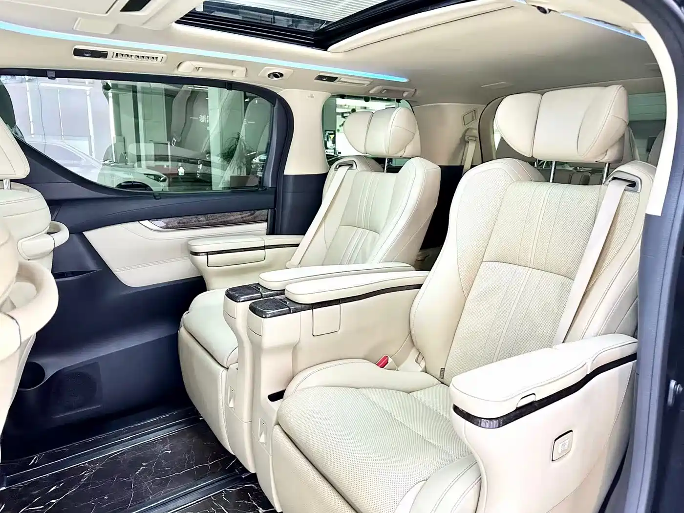 Toyota Vellfire 2021 Crown Hybrid 2.5L HV Premium Edition фото 10