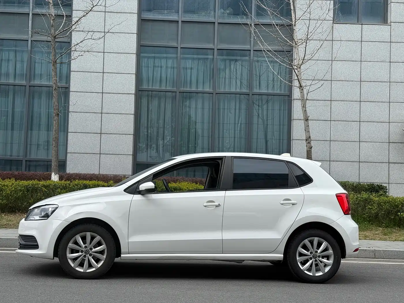 Volkswagen Polo 2016 1.4L Manual Trend фото 3