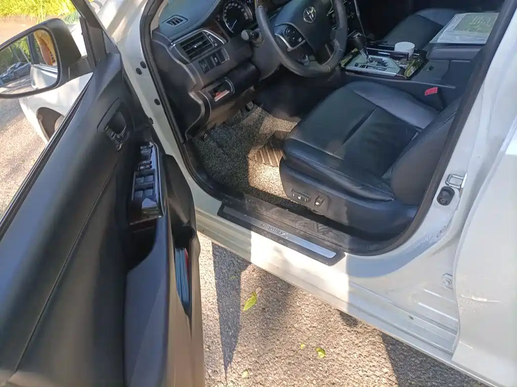 Toyota Camry 2015 2.0G Leading Edition фото 13