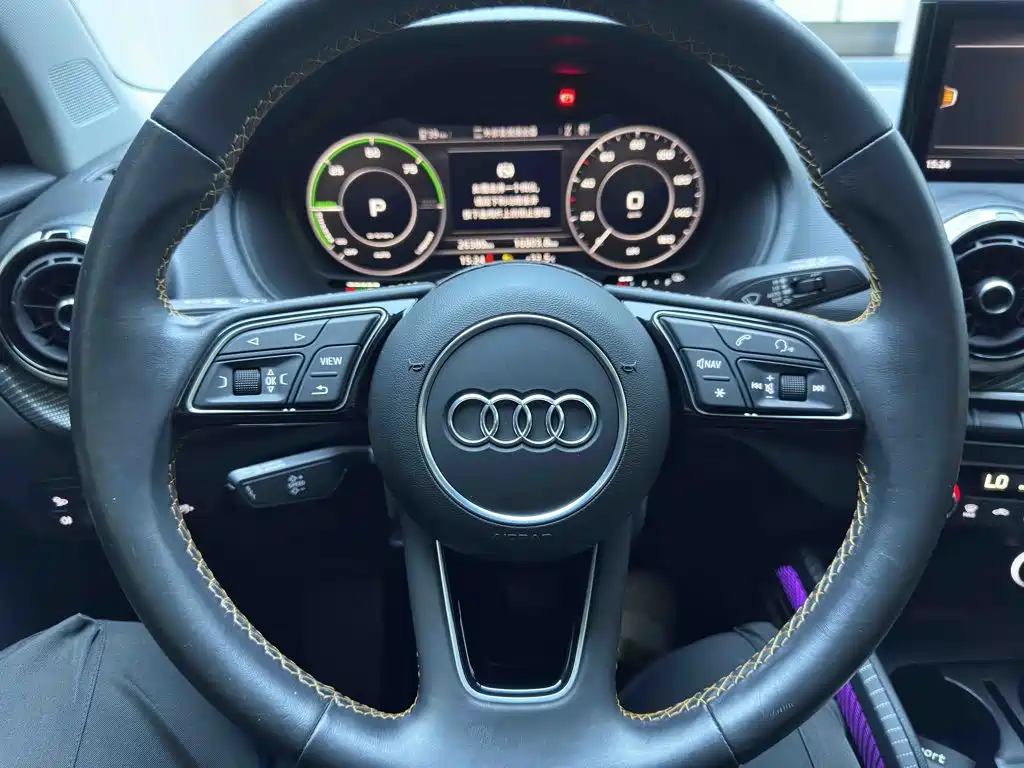 Фото 13 - Audi Q2L e-tron