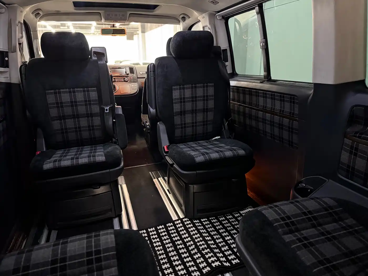 Volkswagen Multivan 2014 2.0TSI AWD Executive фото 16