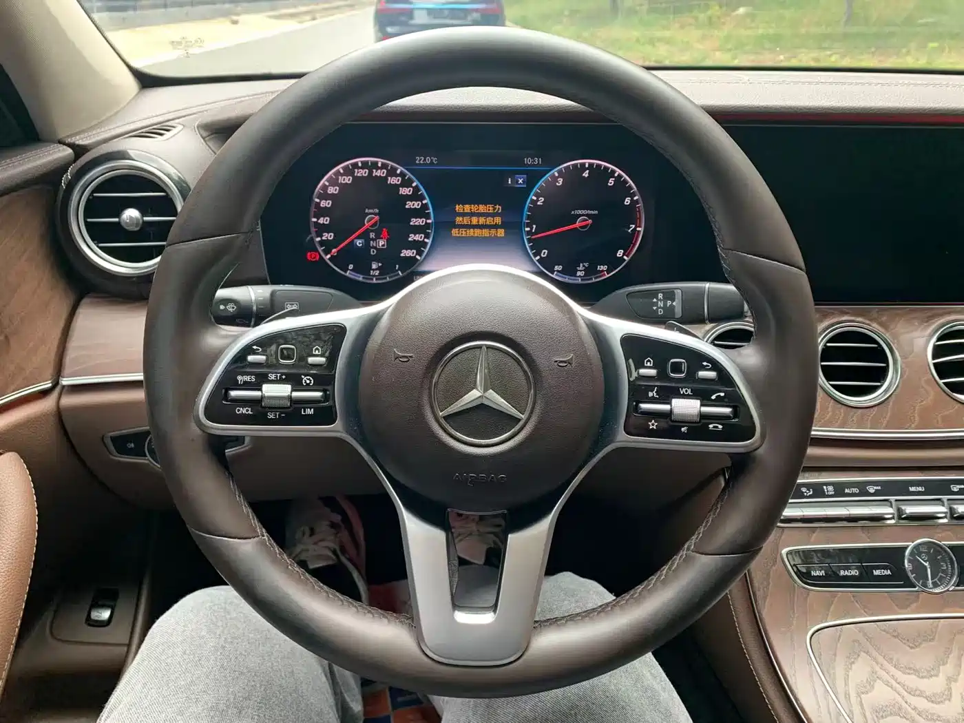 Mercedes-Benz E-Class 2019 E 200 L фото 11
