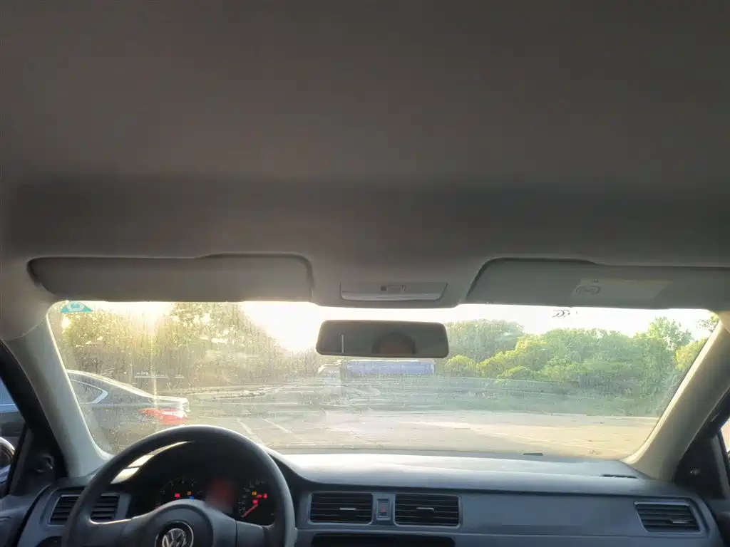 Volkswagen Santana 2015 1.4L Manual Trend Edition фото 18