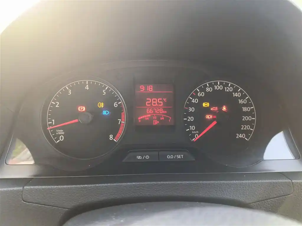 Volkswagen Santana 2015 1.4L Manual Trend Edition фото 12