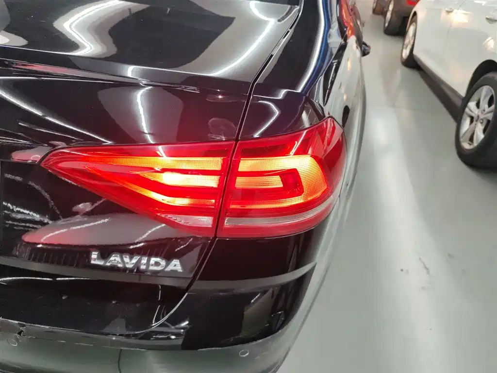 Volkswagen Lavida 2017 1.6L Automatic Trend Edition фото 8