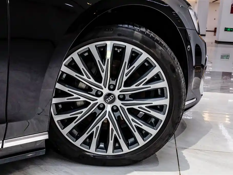 Audi A8 2024 Model A8L 50 TFSI quattro Executive фото 33