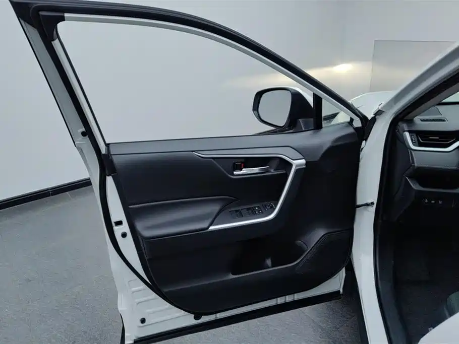 Toyota RAV4 Rongfang 2022 2.0L CVT 2WD Trend Edition фото 7