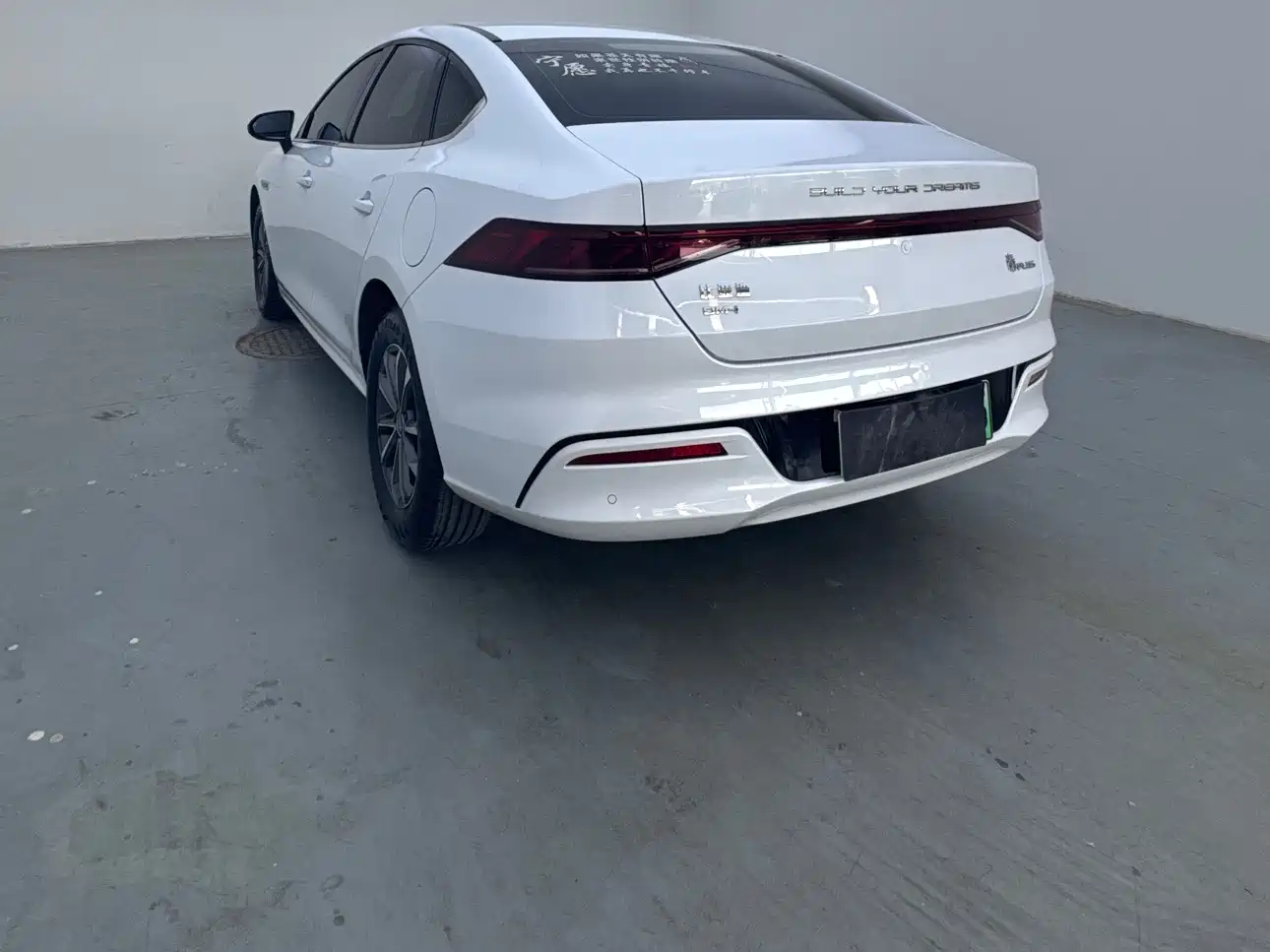 BYD Qin PLUS 2024 Glory Edition DM-i 55KM Leading фото 10